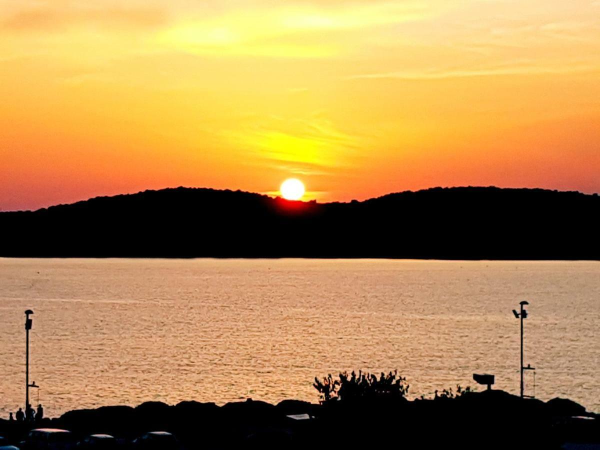 شقة App Obrovac In The Centre - With Amazing Sea View! بولا المظهر الخارجي الصورة